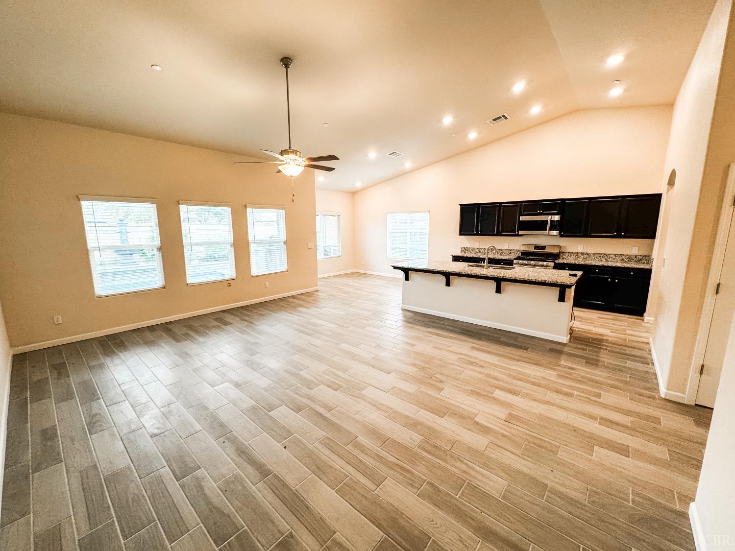 2025 Madeline Dr, Hanford, CA 93230