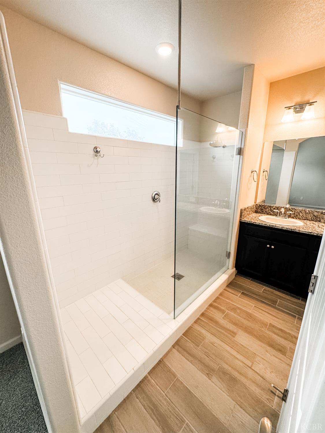 2025 Madeline Dr, Hanford, CA 93230