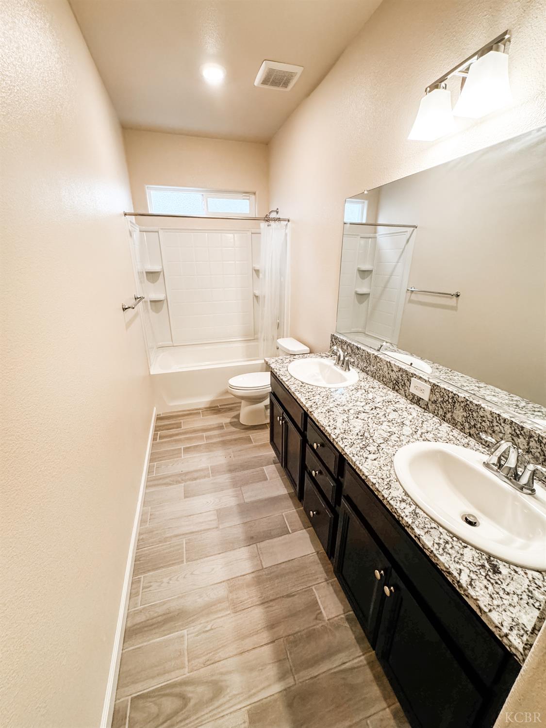 2025 Madeline Dr, Hanford, CA 93230