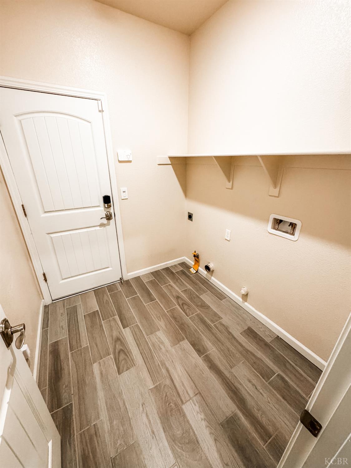 2025 Madeline Dr, Hanford, CA 93230