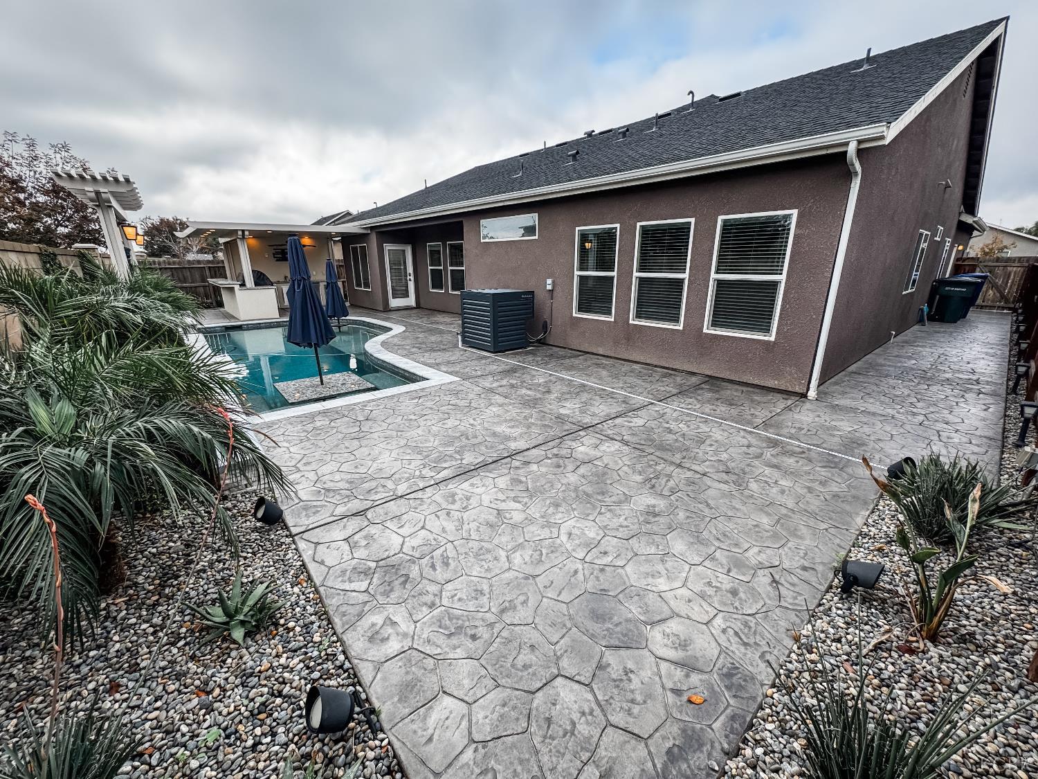 2025 Madeline Dr, Hanford, CA 93230