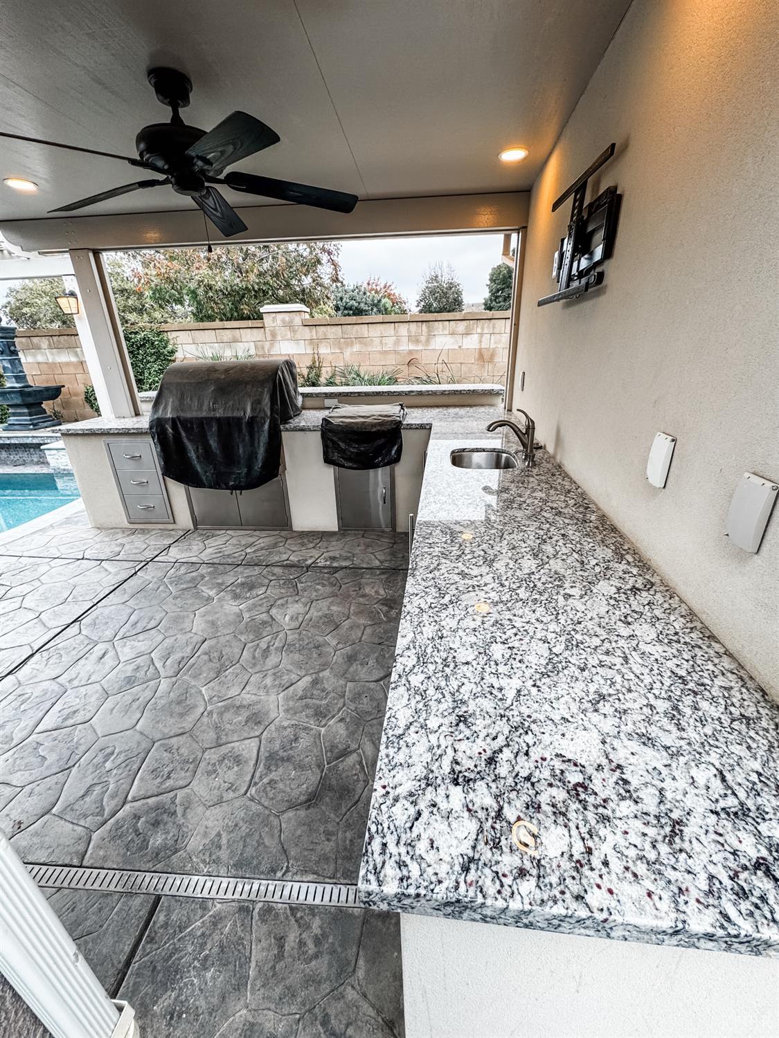 2025 Madeline Dr, Hanford, CA 93230