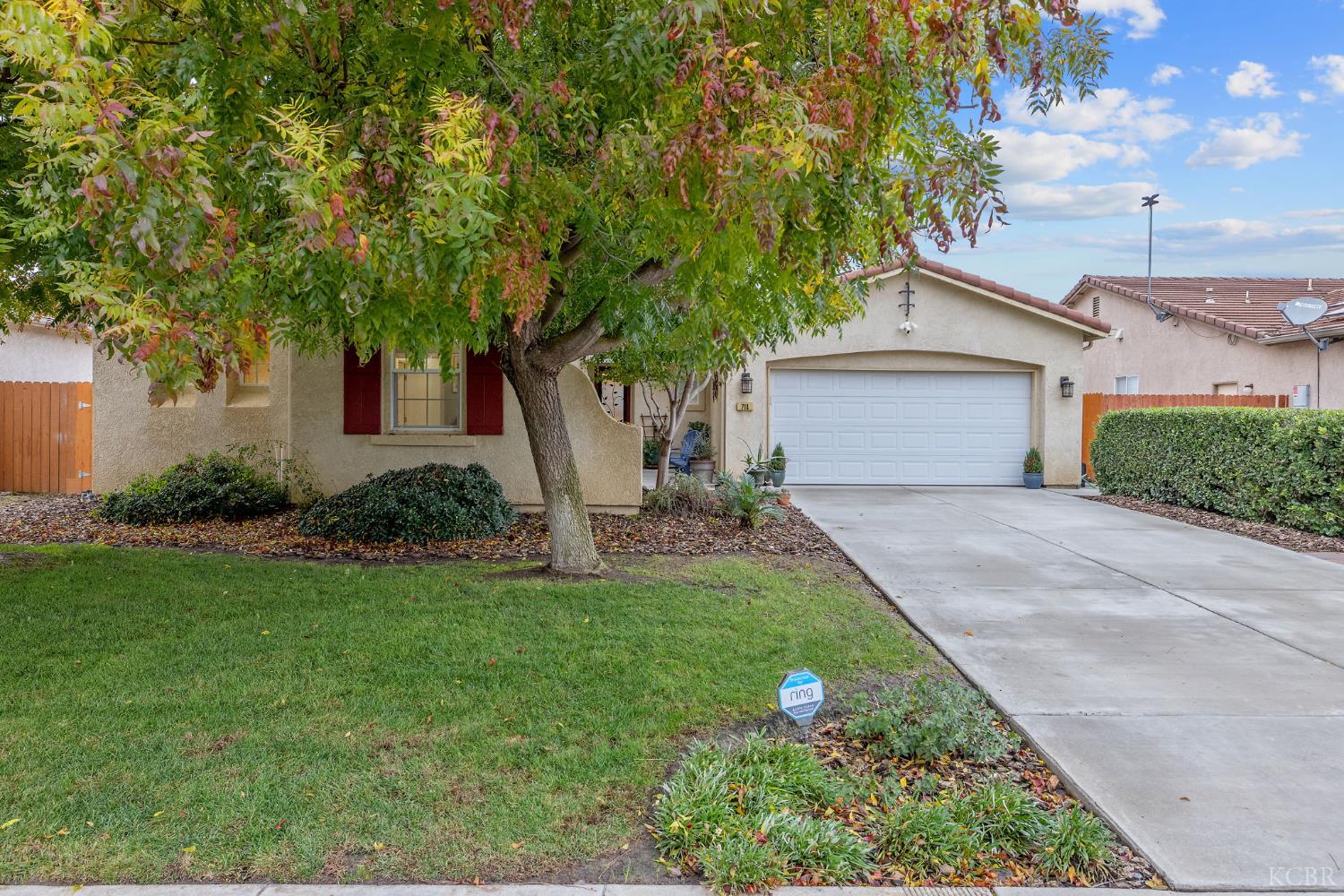 714 N Magna Carta Ave, Hanford, CA 93230