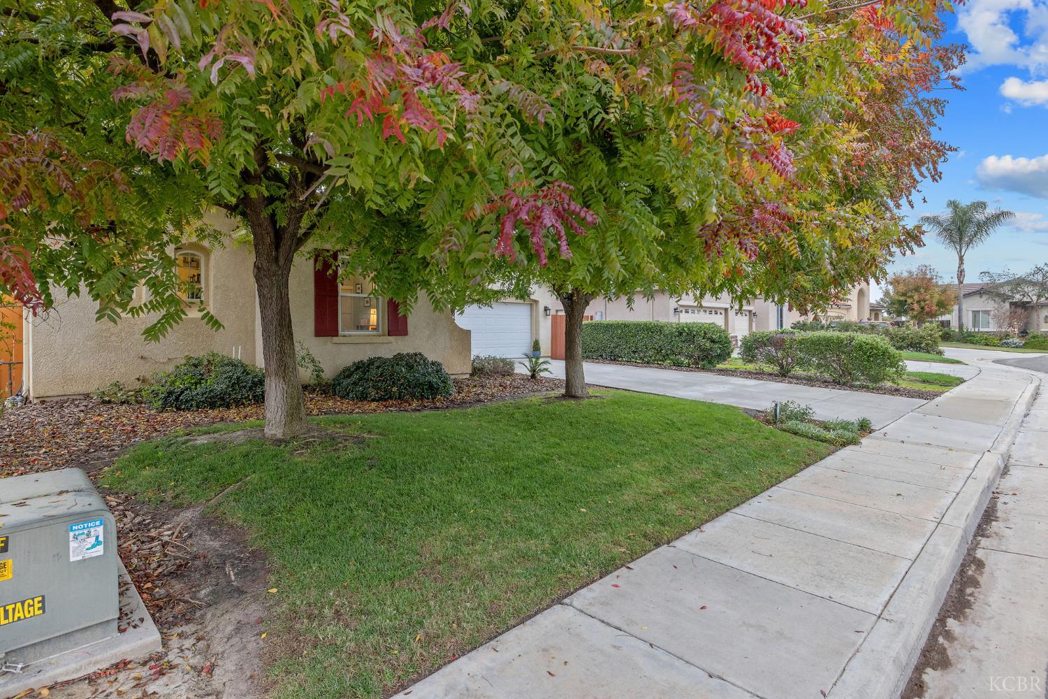 714 N Magna Carta Ave, Hanford, CA 93230