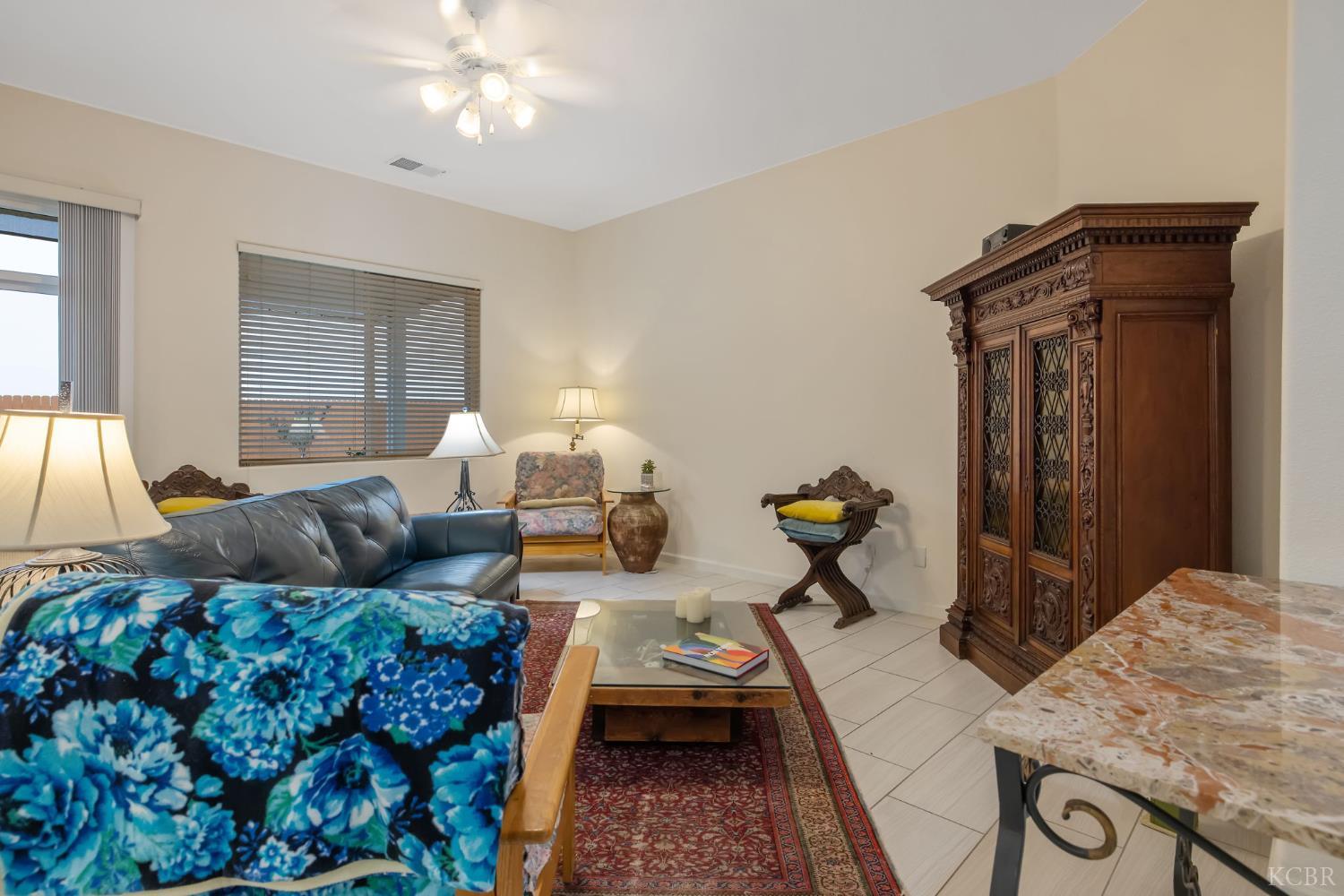 714 N Magna Carta Ave, Hanford, CA 93230