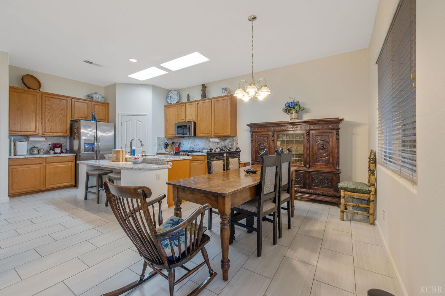 714 N Magna Carta Ave, Hanford, CA 93230