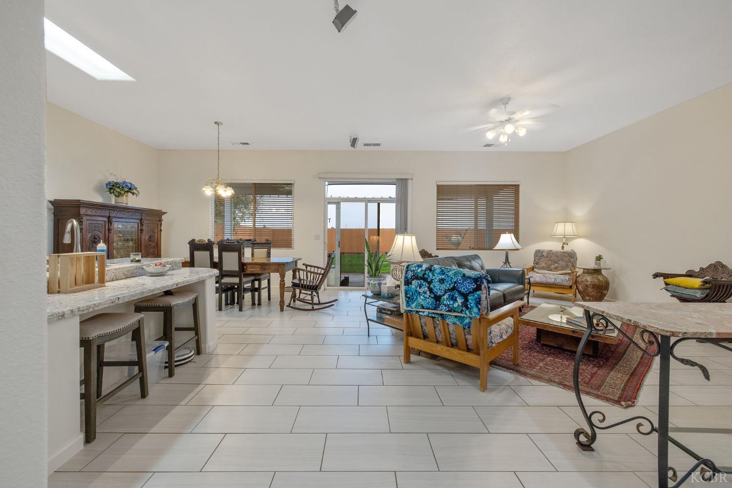 714 N Magna Carta Ave, Hanford, CA 93230