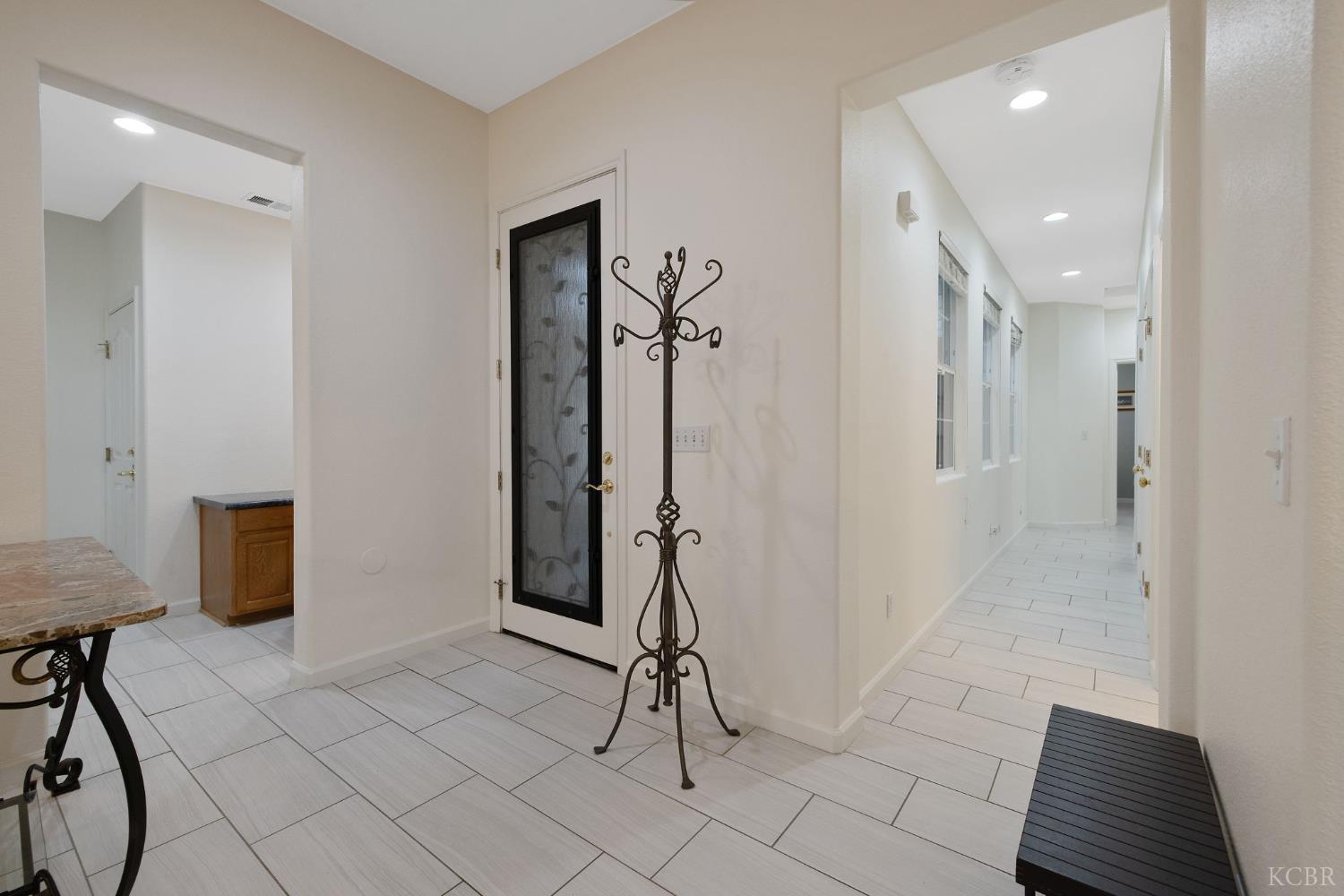 714 N Magna Carta Ave, Hanford, CA 93230