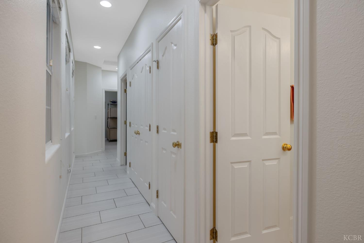 714 N Magna Carta Ave, Hanford, CA 93230