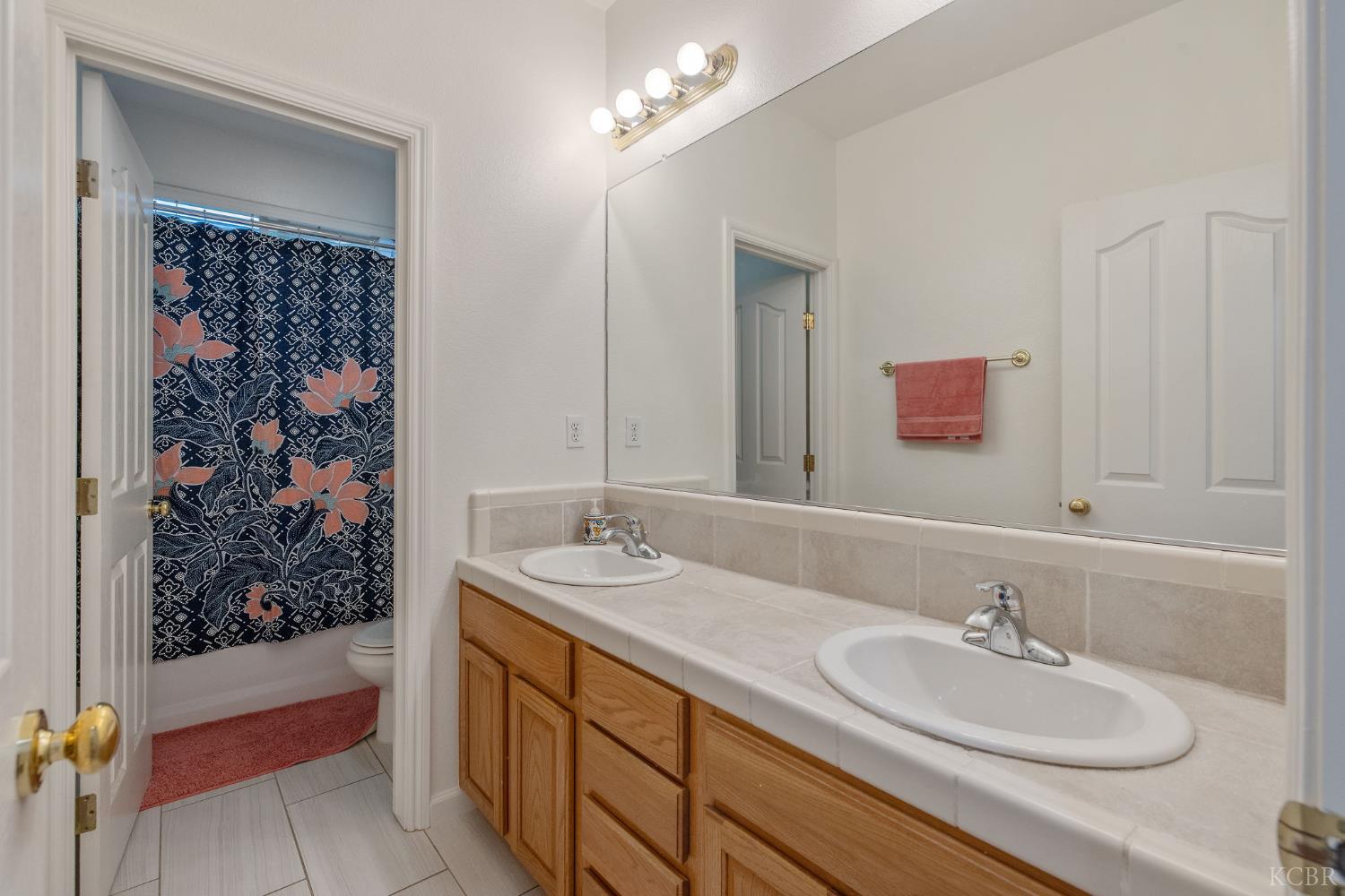 714 N Magna Carta Ave, Hanford, CA 93230