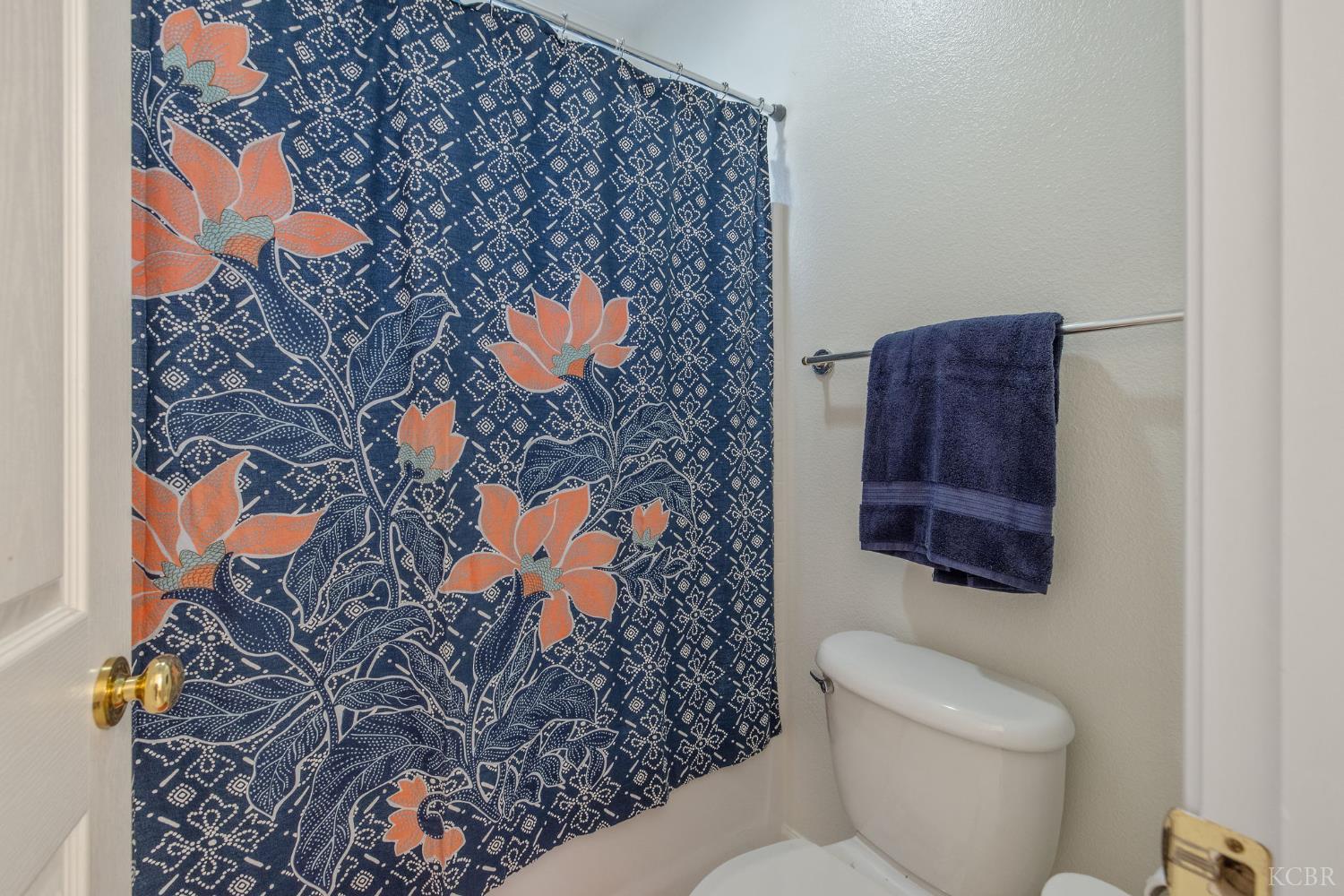 714 N Magna Carta Ave, Hanford, CA 93230