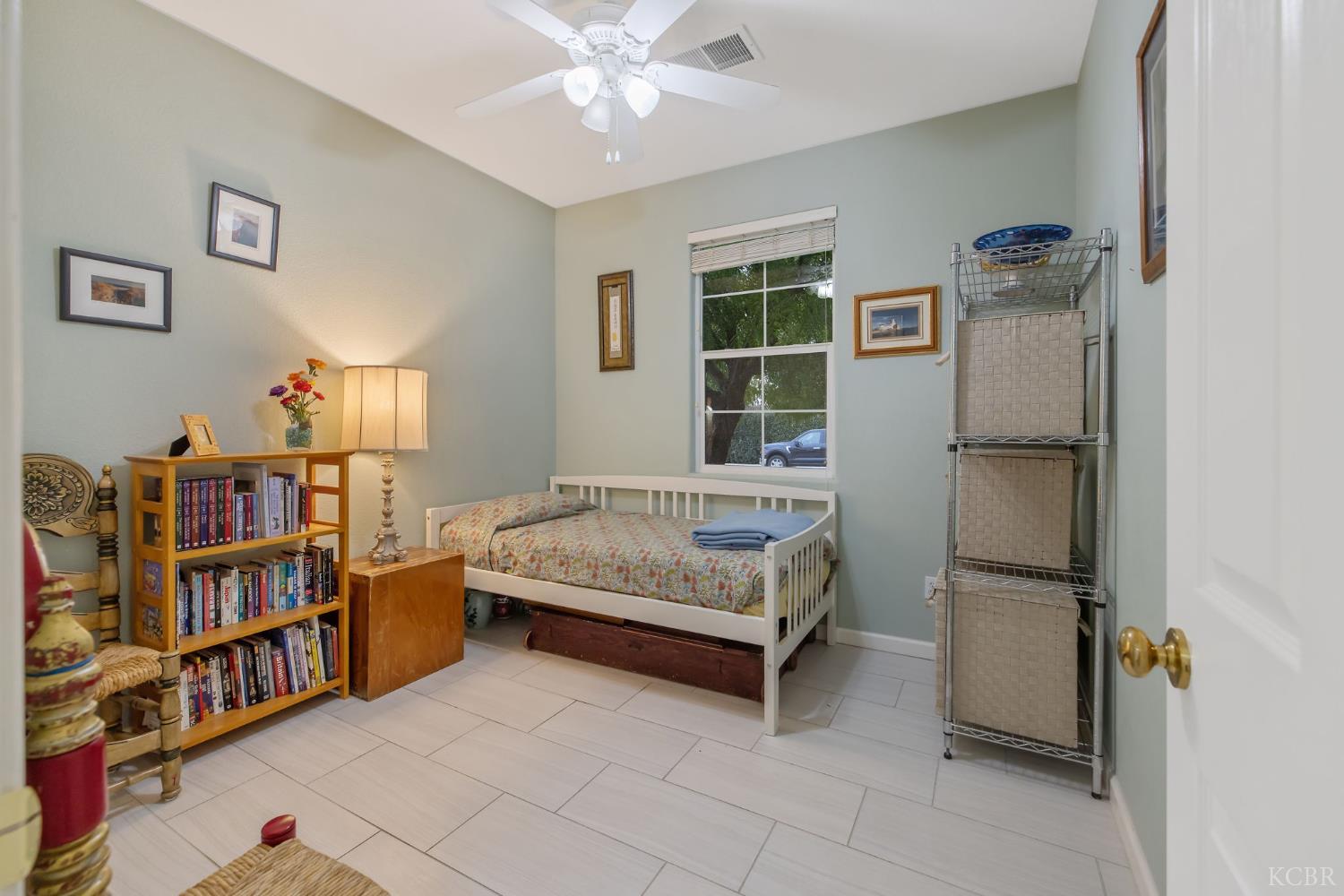 714 N Magna Carta Ave, Hanford, CA 93230