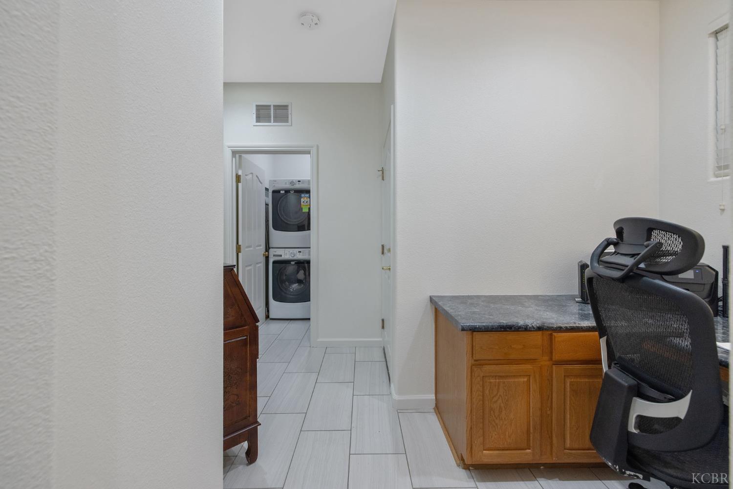 714 N Magna Carta Ave, Hanford, CA 93230