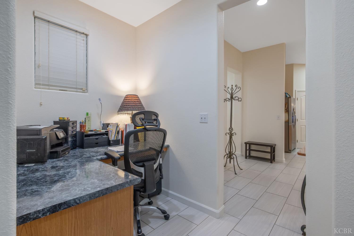 714 N Magna Carta Ave, Hanford, CA 93230