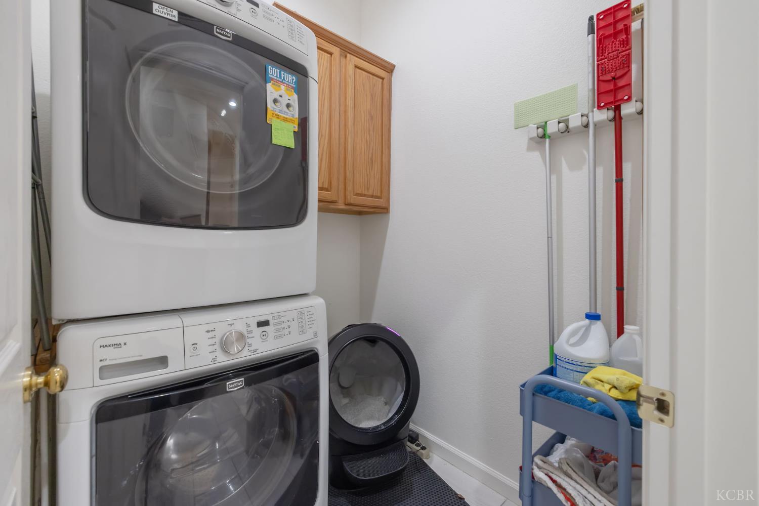 714 N Magna Carta Ave, Hanford, CA 93230