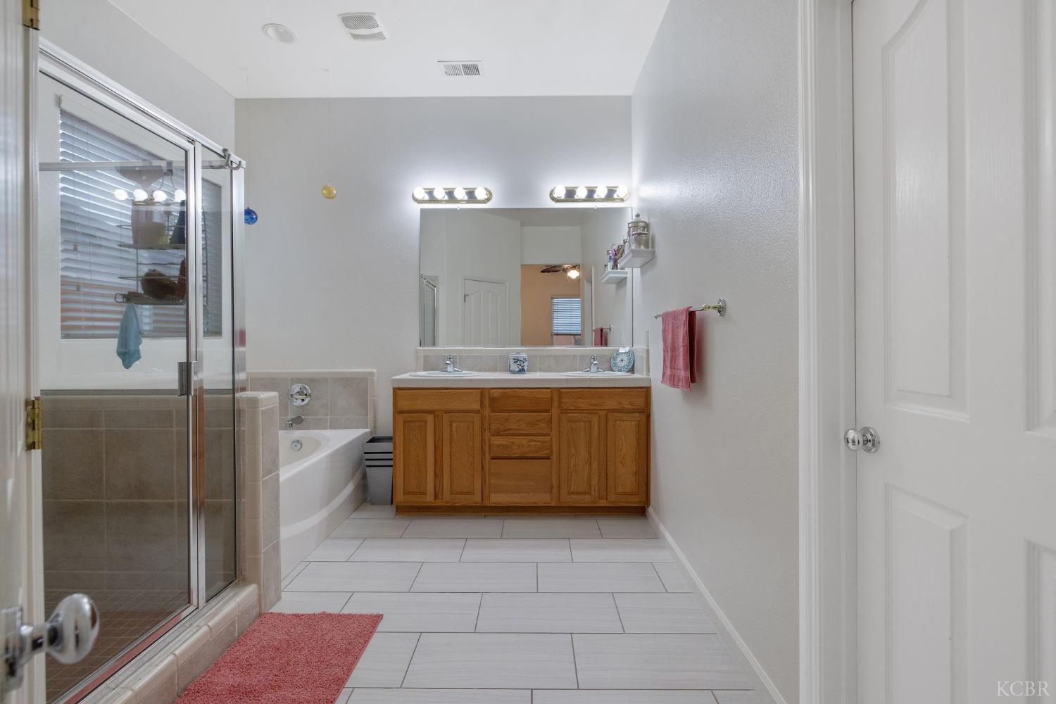 714 N Magna Carta Ave, Hanford, CA 93230