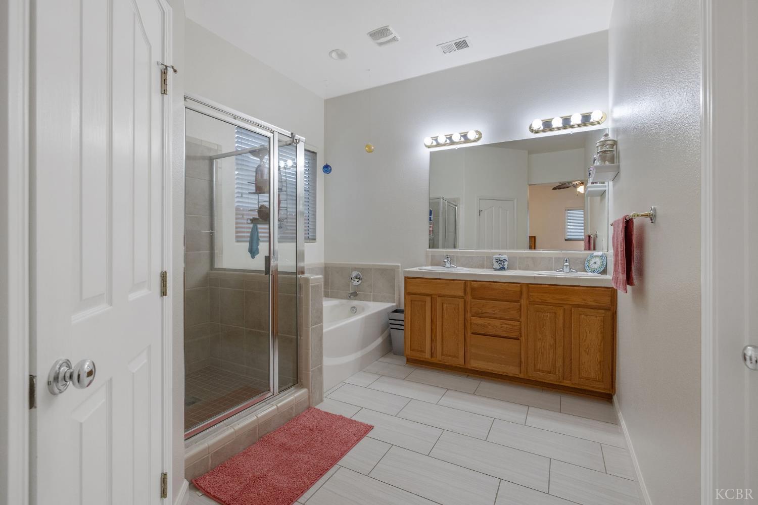 714 N Magna Carta Ave, Hanford, CA 93230