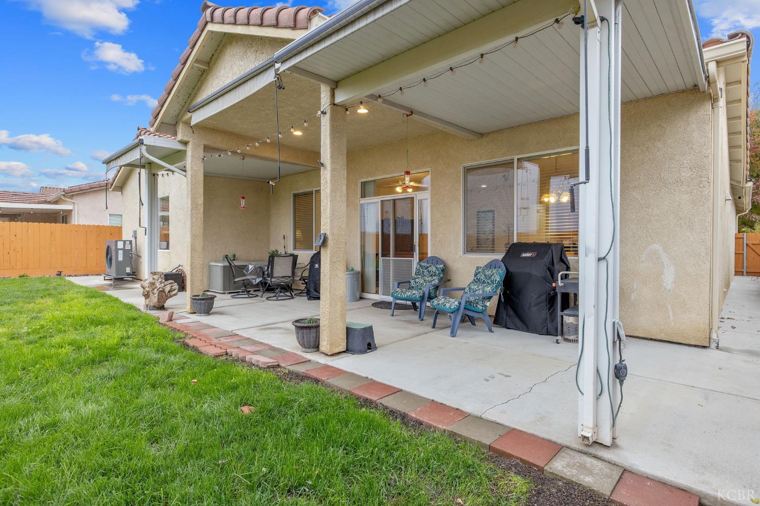 714 N Magna Carta Ave, Hanford, CA 93230