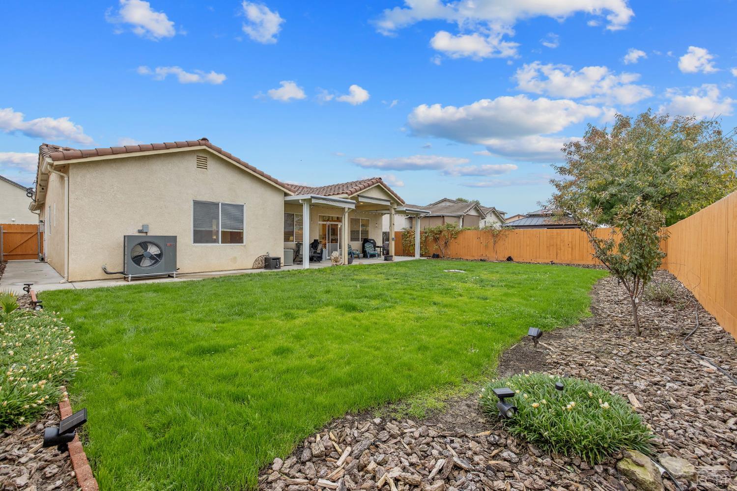 714 N Magna Carta Ave, Hanford, CA 93230