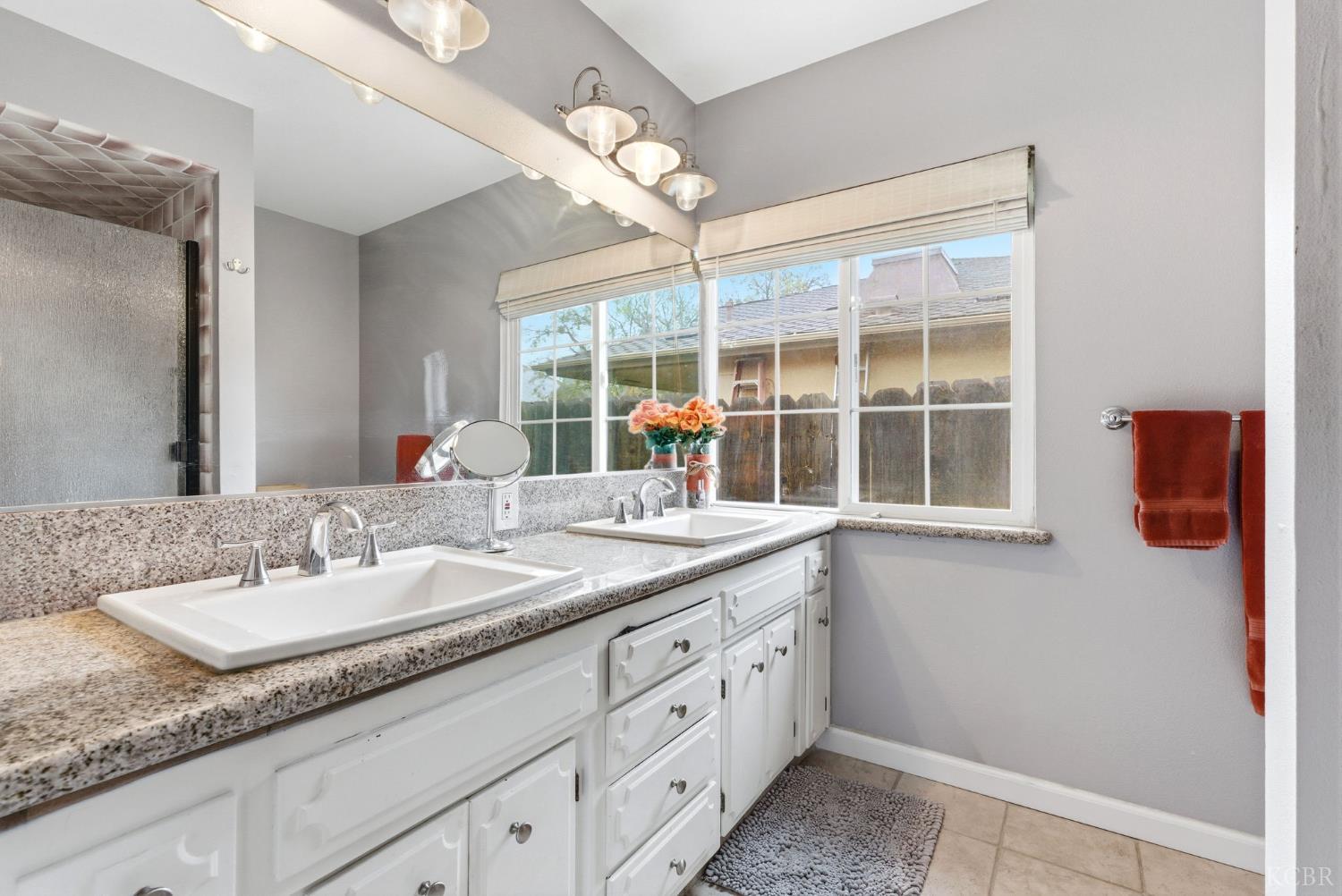 2710 Aspen St, Hanford, CA 93230