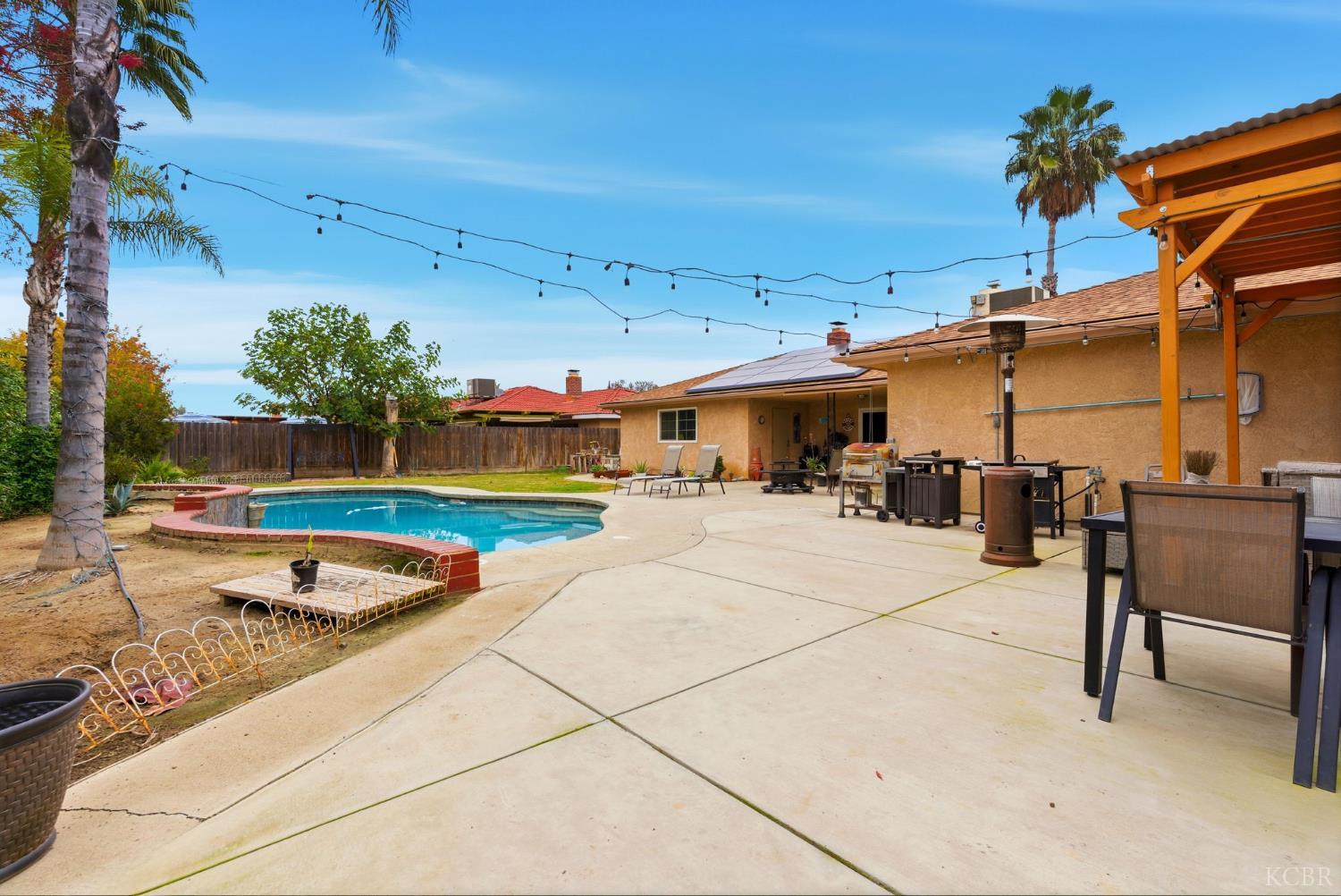 2710 Aspen St, Hanford, CA 93230