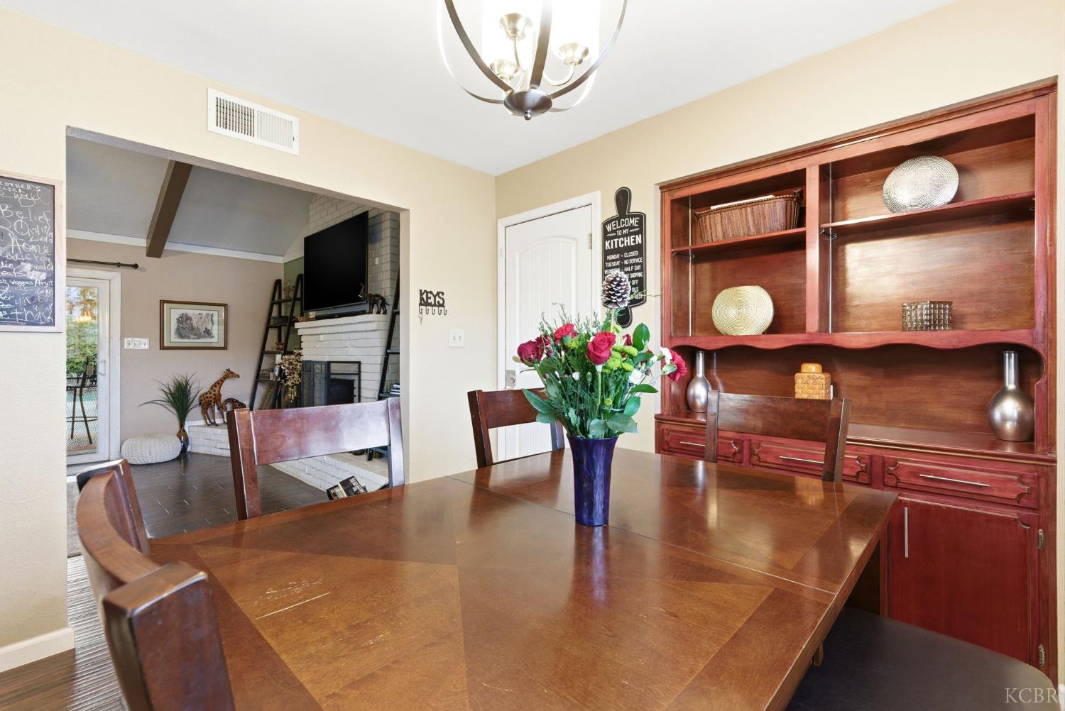 2710 Aspen St, Hanford, CA 93230