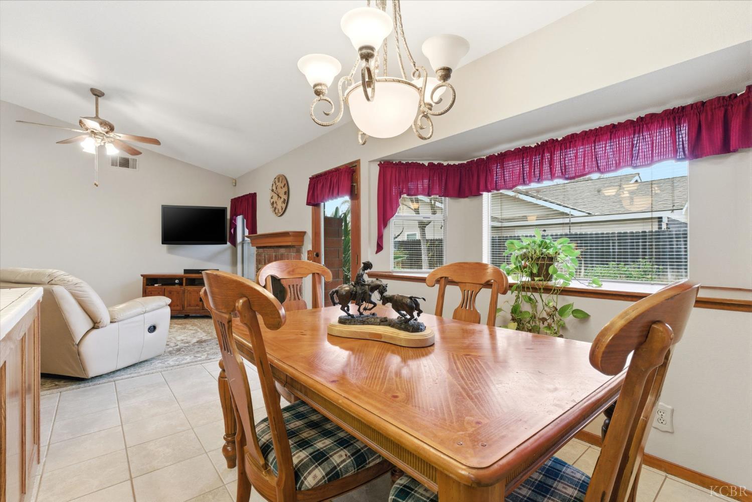 968 Lakewood Dr, Hanford, CA 93230