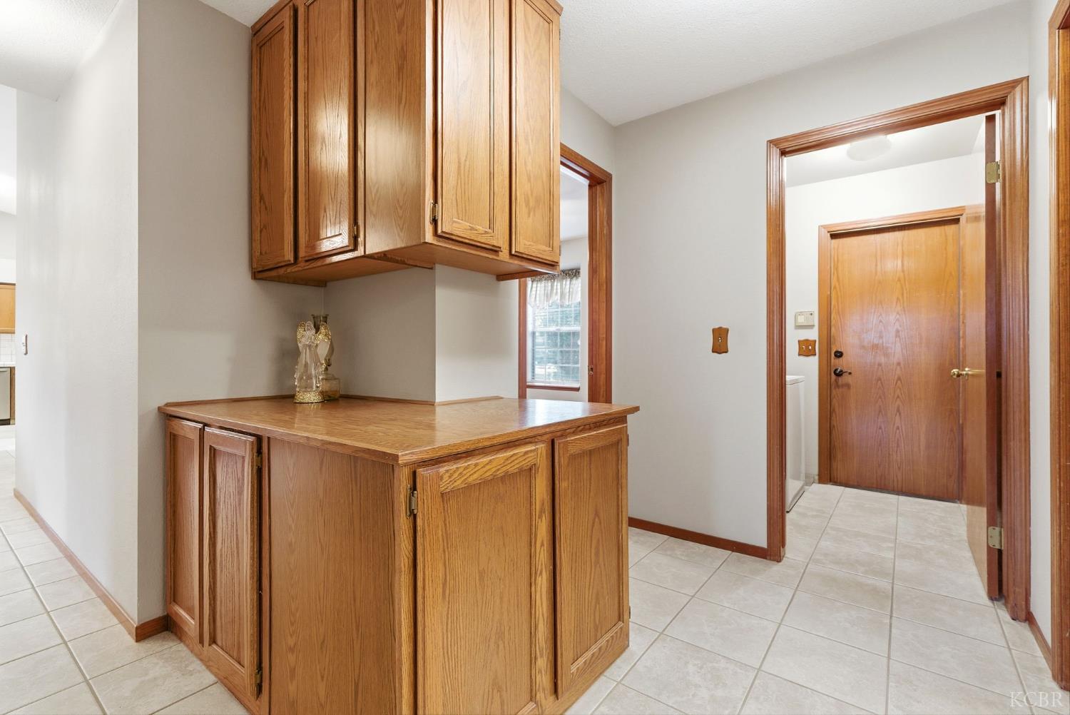 968 Lakewood Dr, Hanford, CA 93230