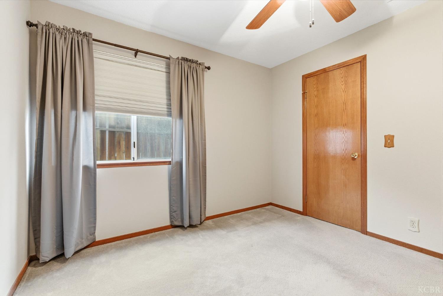 968 Lakewood Dr, Hanford, CA 93230