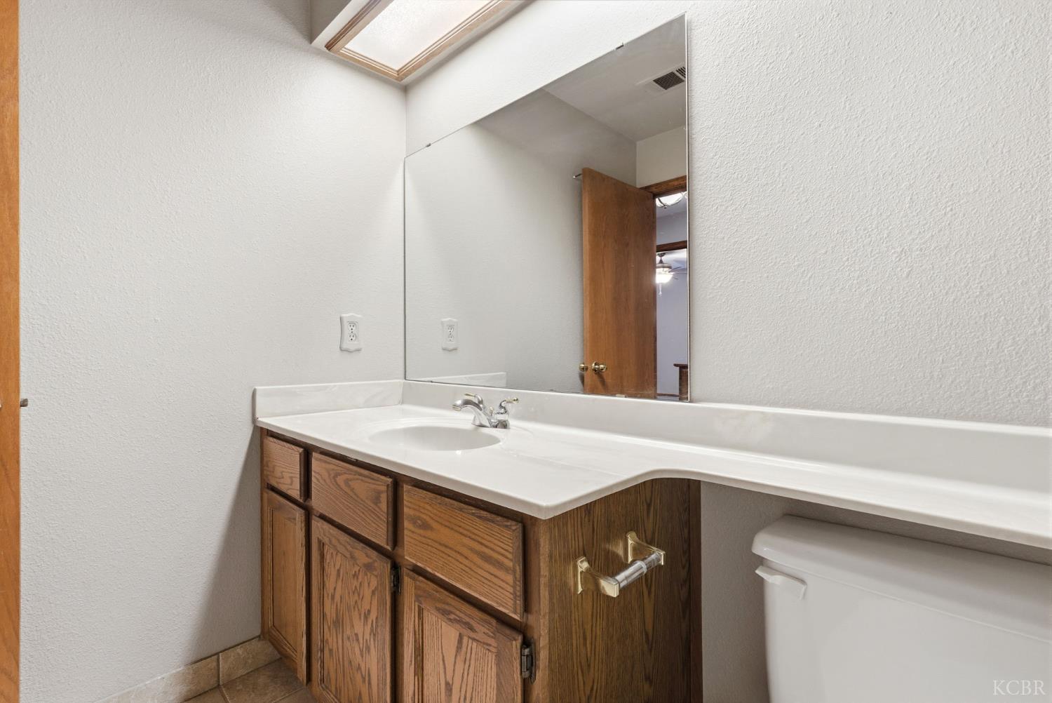 968 Lakewood Dr, Hanford, CA 93230