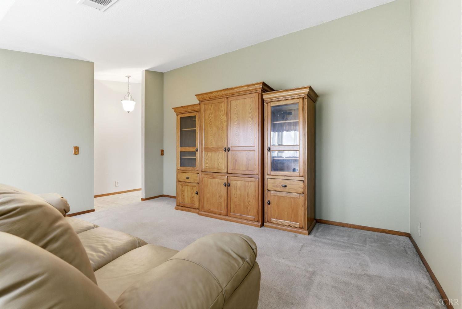 968 Lakewood Dr, Hanford, CA 93230