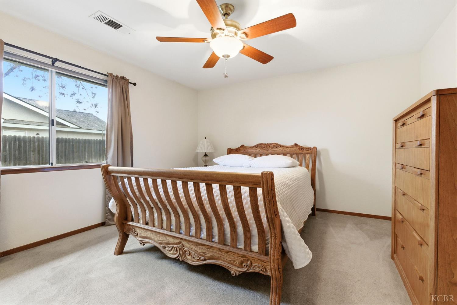 968 Lakewood Dr, Hanford, CA 93230