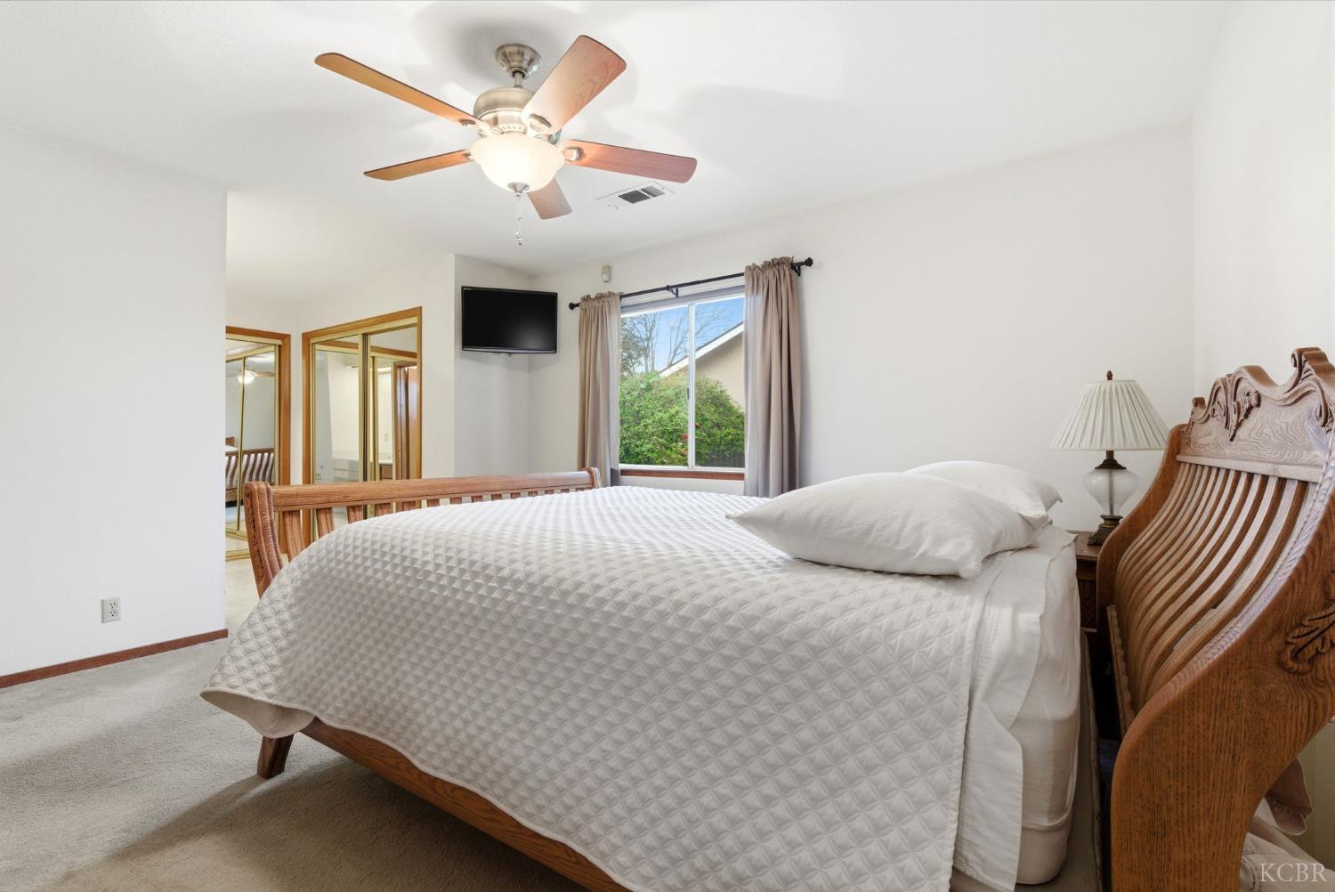 968 Lakewood Dr, Hanford, CA 93230