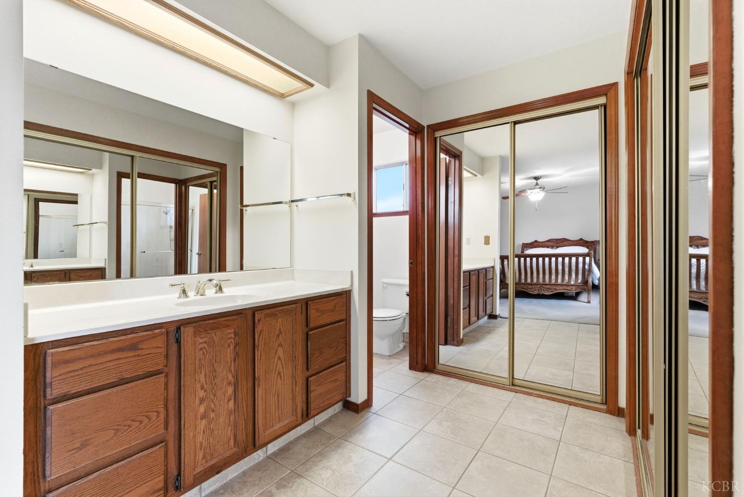 968 Lakewood Dr, Hanford, CA 93230