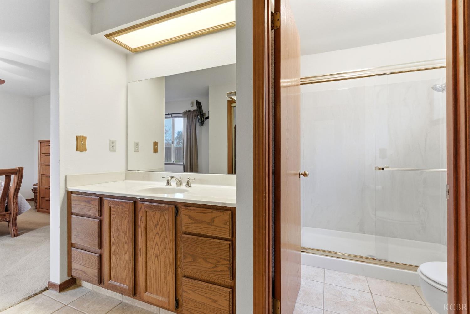 968 Lakewood Dr, Hanford, CA 93230