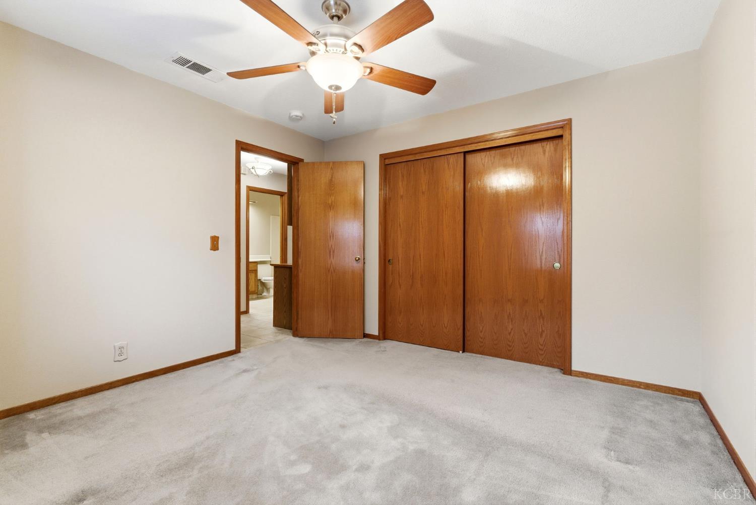 968 Lakewood Dr, Hanford, CA 93230