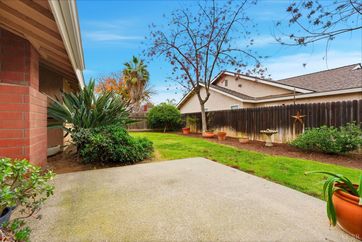 968 Lakewood Dr, Hanford, CA 93230