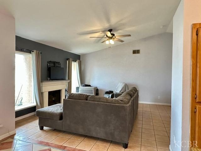 982 Cedarwood St, Hanford, CA 93230