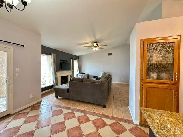 982 Cedarwood St, Hanford, CA 93230