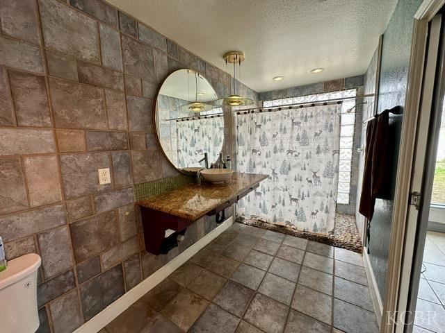 982 Cedarwood St, Hanford, CA 93230