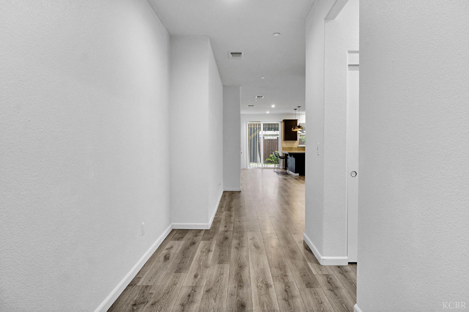 1113 Greenbrier Dr, Hanford, CA 93230