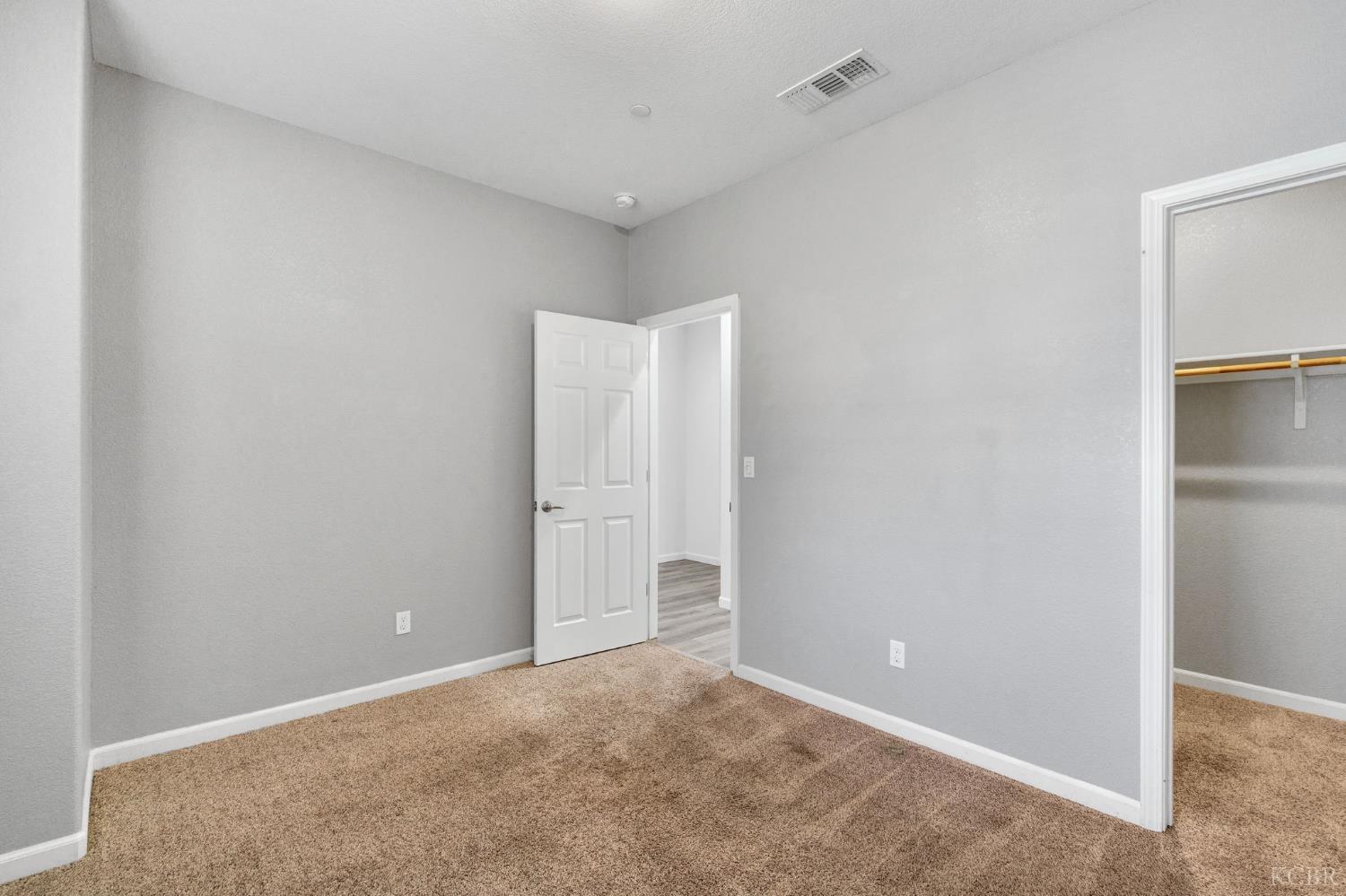 1113 Greenbrier Dr, Hanford, CA 93230