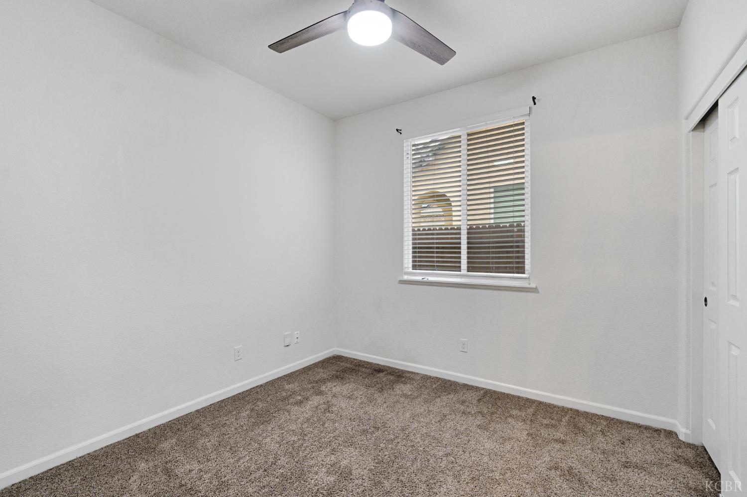 1113 Greenbrier Dr, Hanford, CA 93230