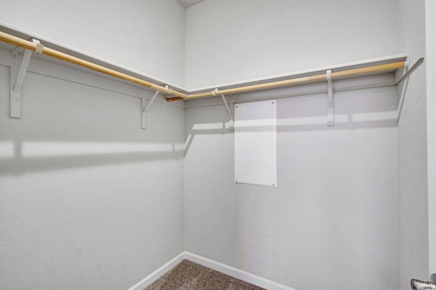 1113 Greenbrier Dr, Hanford, CA 93230