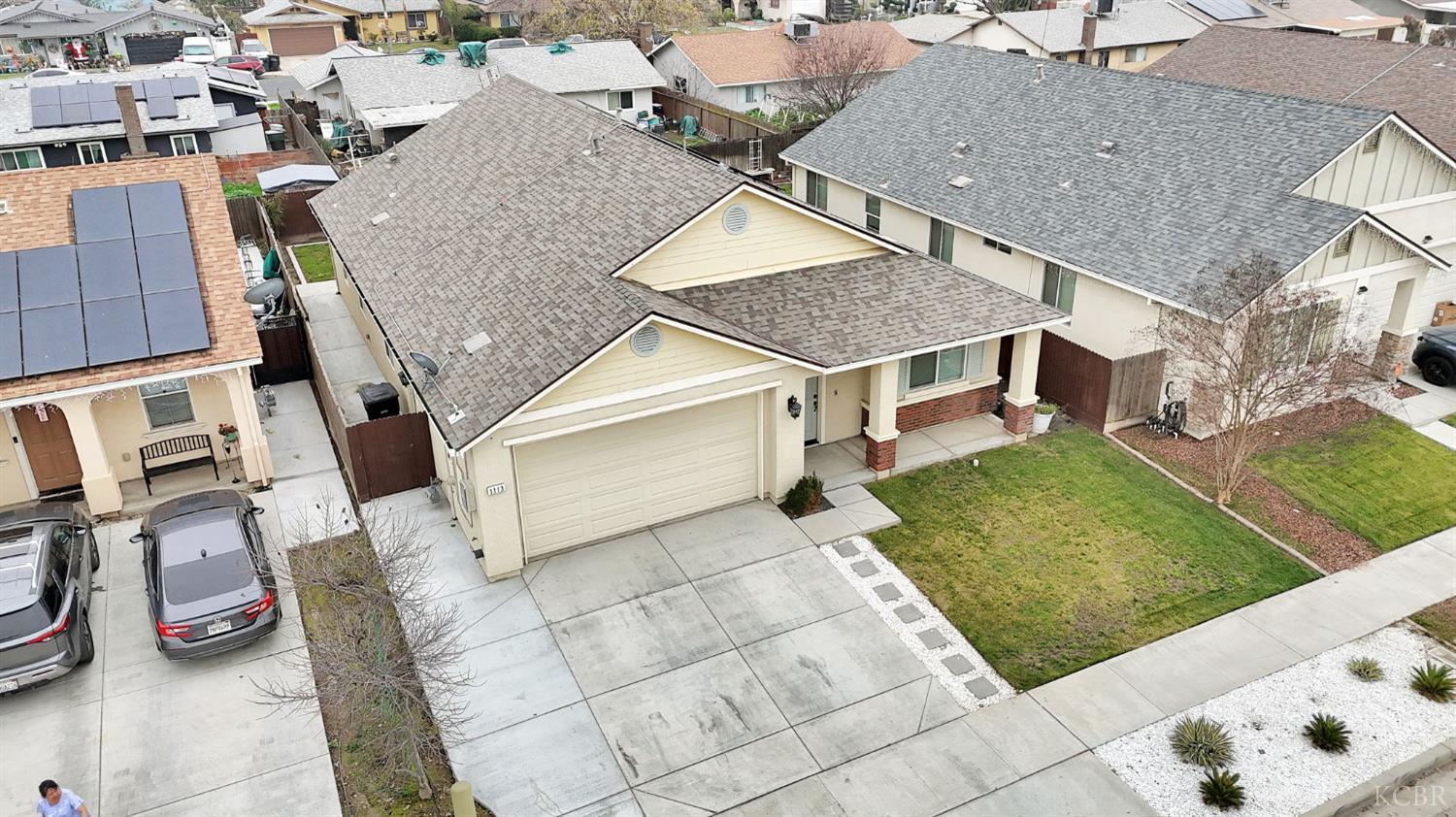 1113 Greenbrier Dr, Hanford, CA 93230