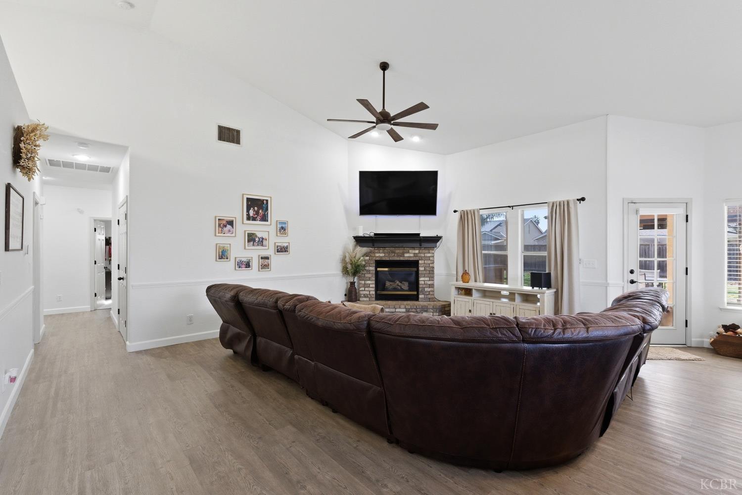 3064 N Yale Way, Hanford, CA 93230