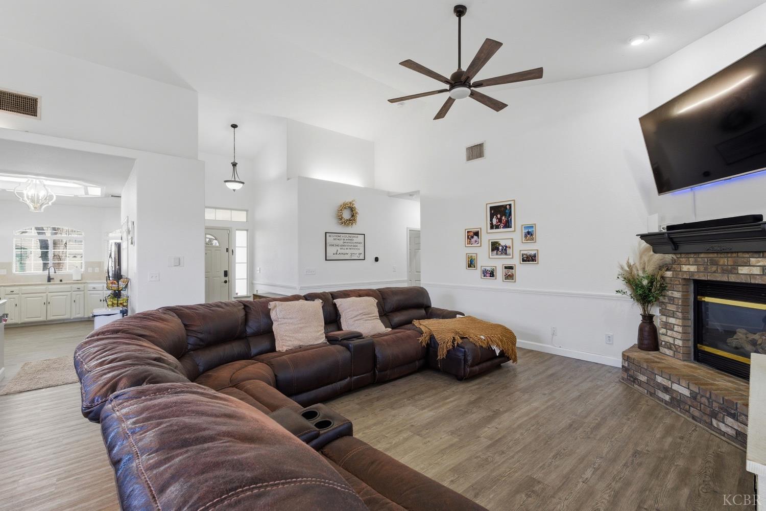 3064 N Yale Way, Hanford, CA 93230