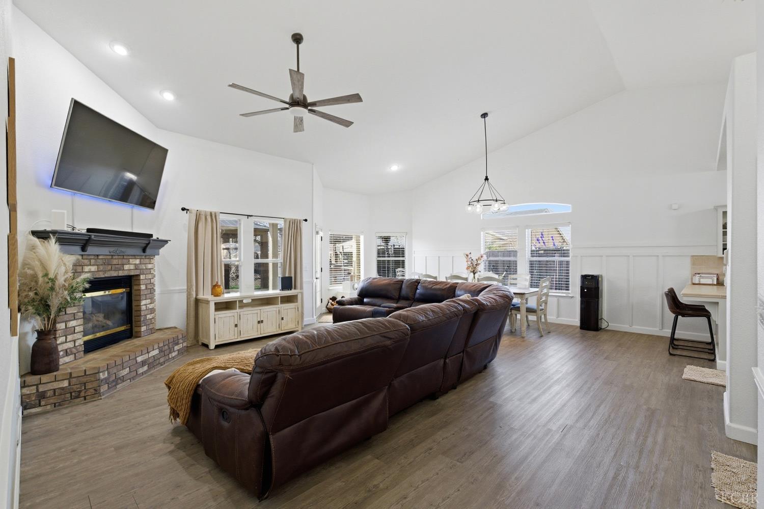 3064 N Yale Way, Hanford, CA 93230