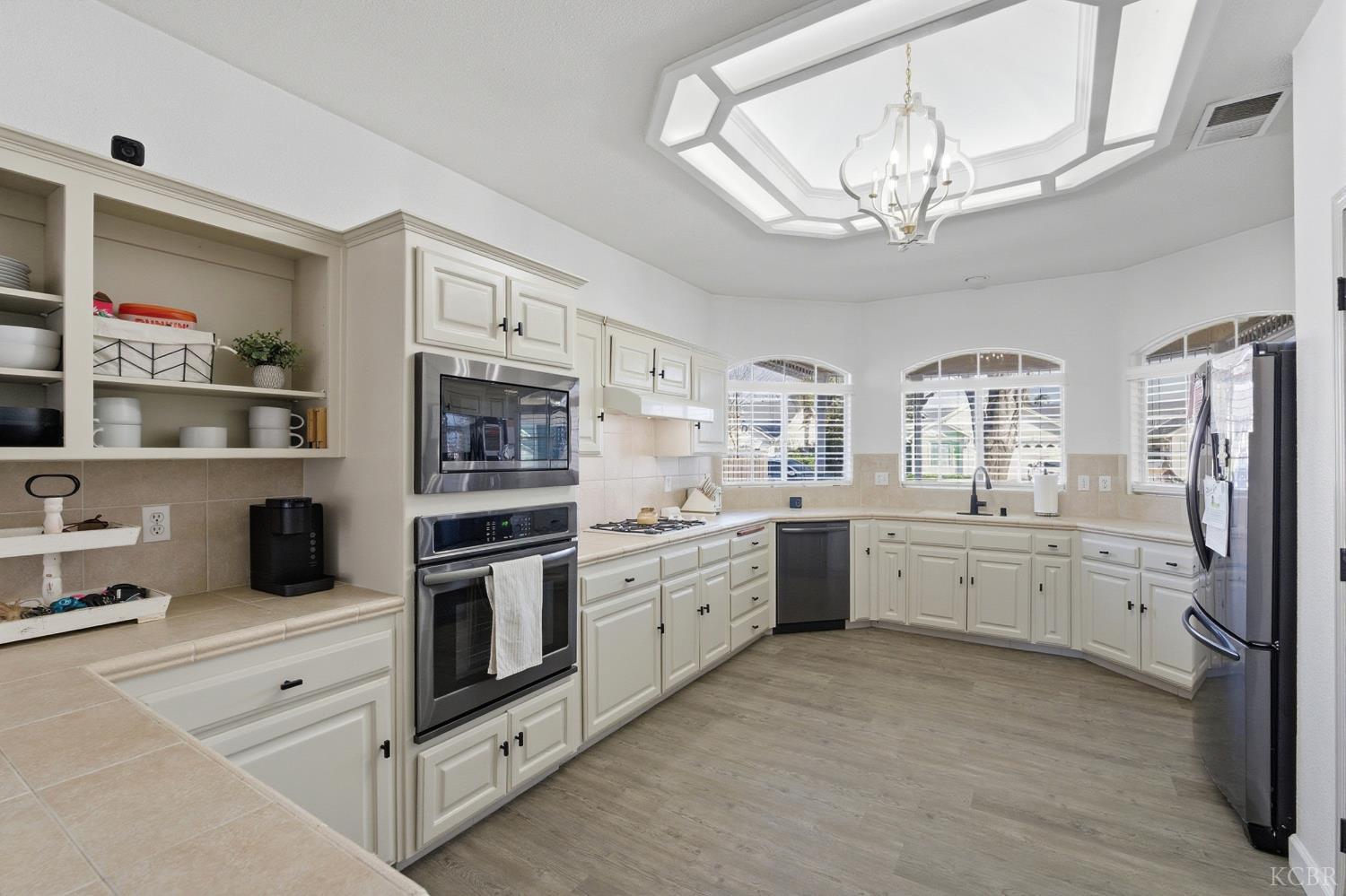 3064 N Yale Way, Hanford, CA 93230