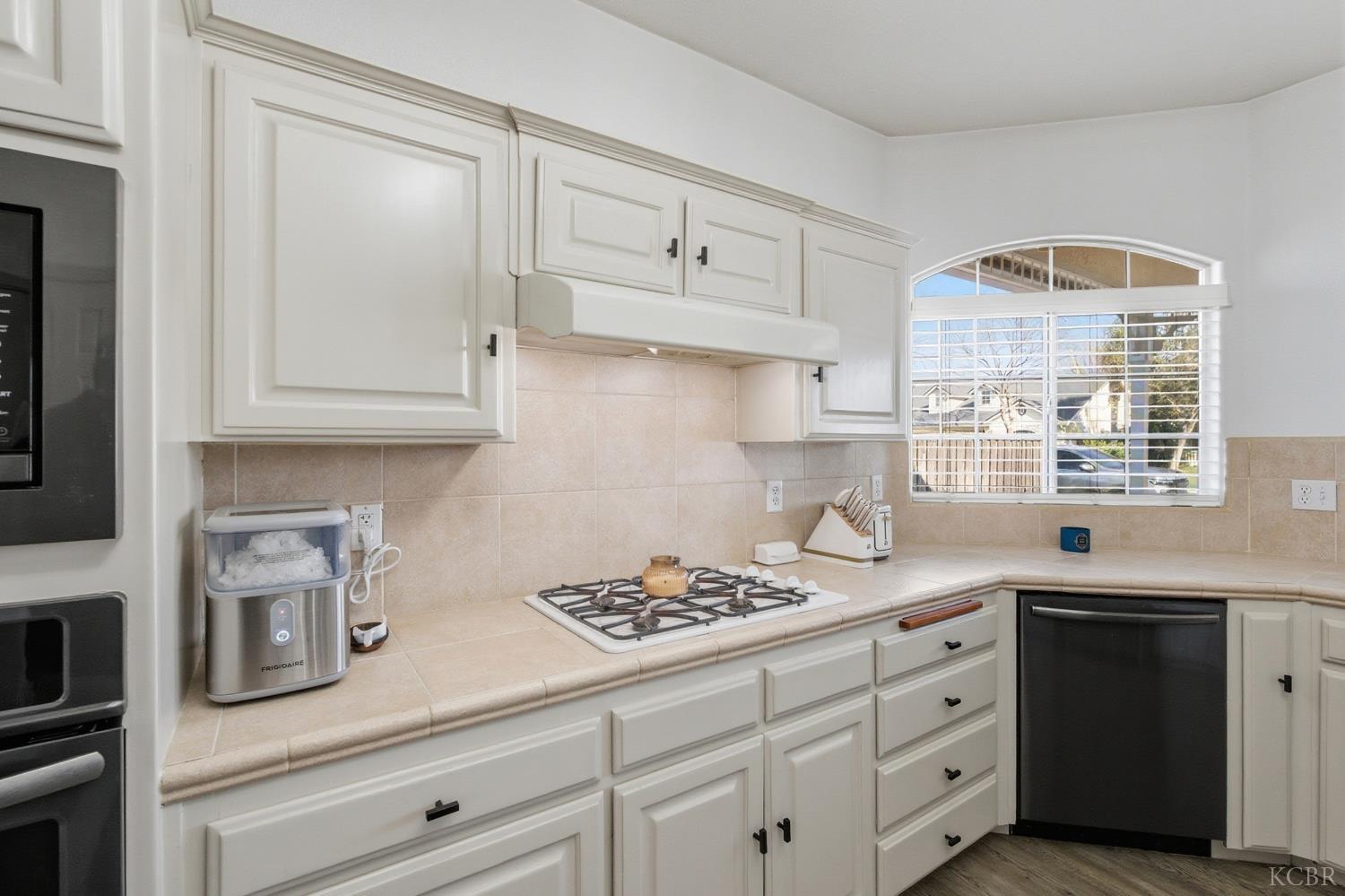 3064 N Yale Way, Hanford, CA 93230